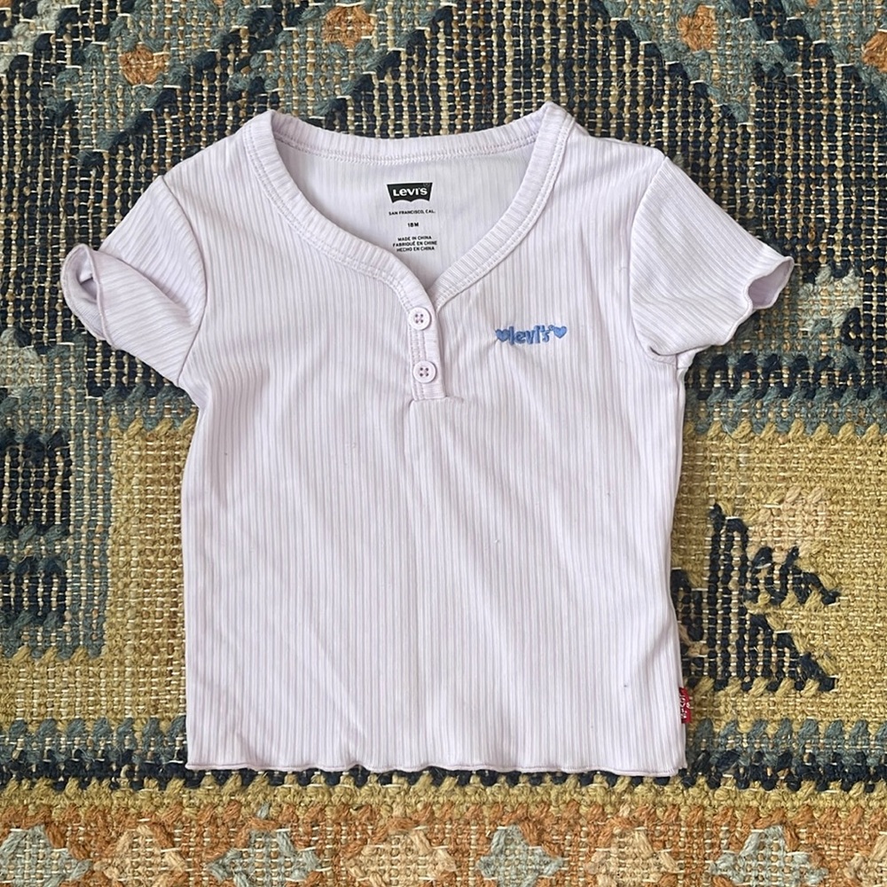 Levi’s tee